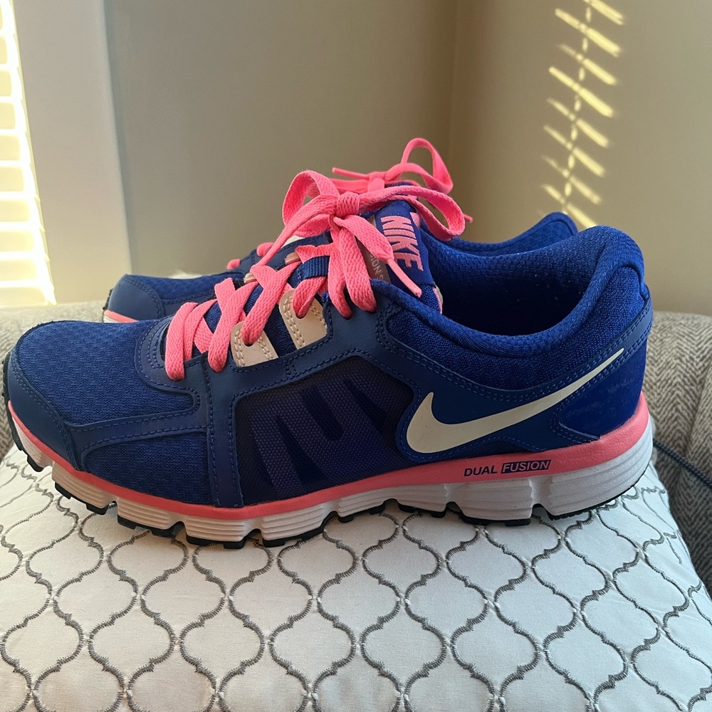 Women’s Nike sneakers